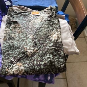 Women’s Grey’s Anatomy scrubs and Urban Scrubs. 20 per set excellent condition